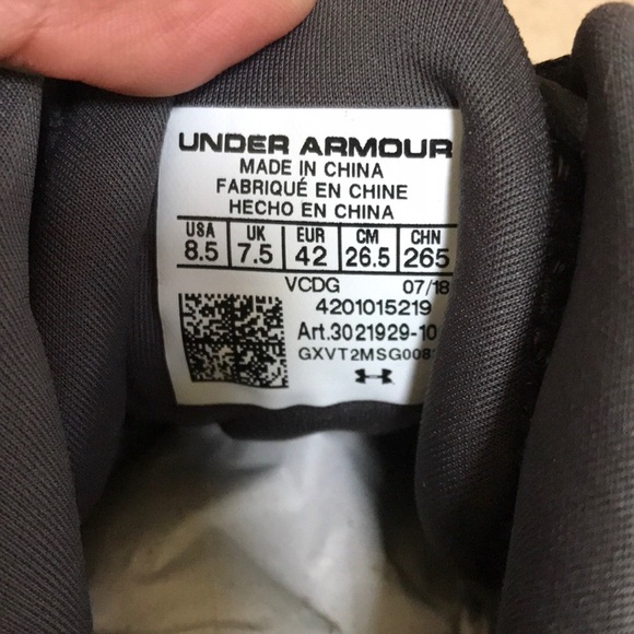 UNDER ARMOUR men’s size 8.5 grey basketball sneakers main image 5